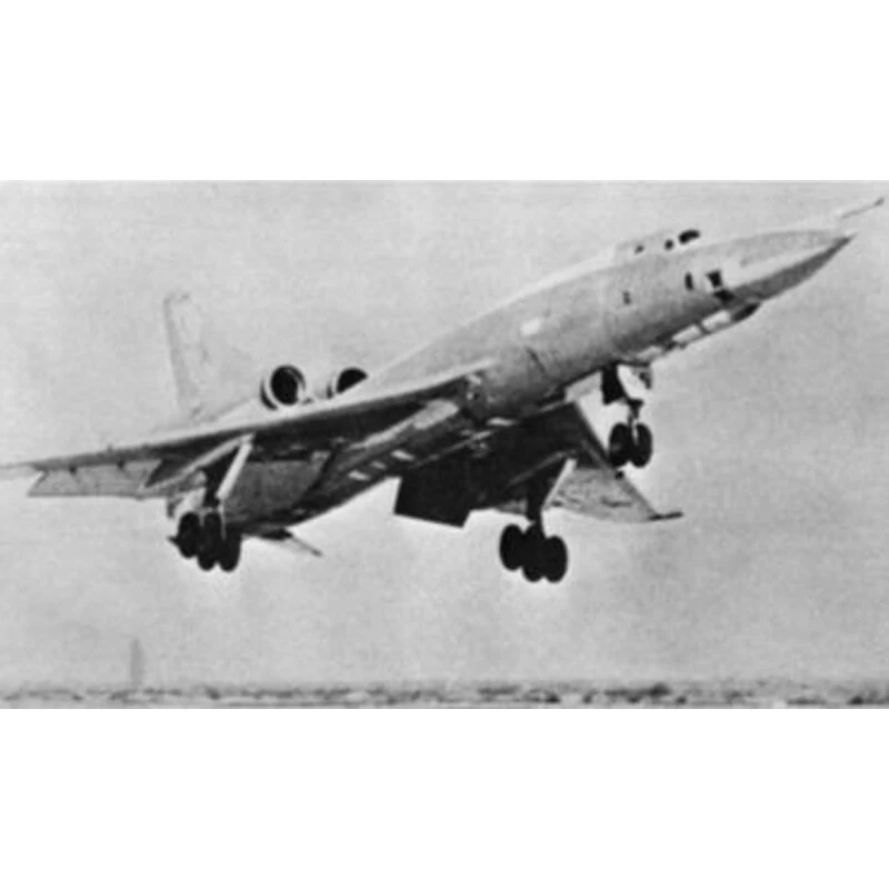 Tupolev Tu-22K Blinder-B. Inclut Maquettes De Prime Du Mikoyan MiG-9 Fargo Tupolev Le Violoniste De Tu-128 Et Le Lièvre De Mil M – Image 4